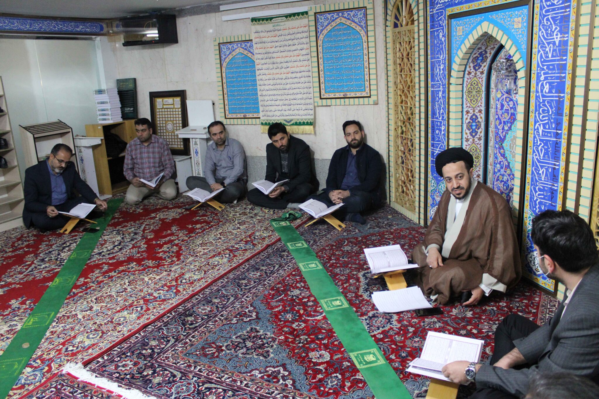 برگزاری جلسه تدبر در قرآن و حزب خوانی در هلدینگ انرژی